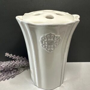 Southern Living At Home  "Arrange It Easy" Distressed White Bud Vase 5.5" x 4"